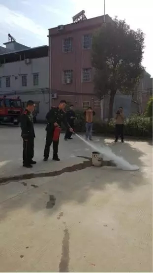 1489995245876087.jpg 640.webp (40).jpg